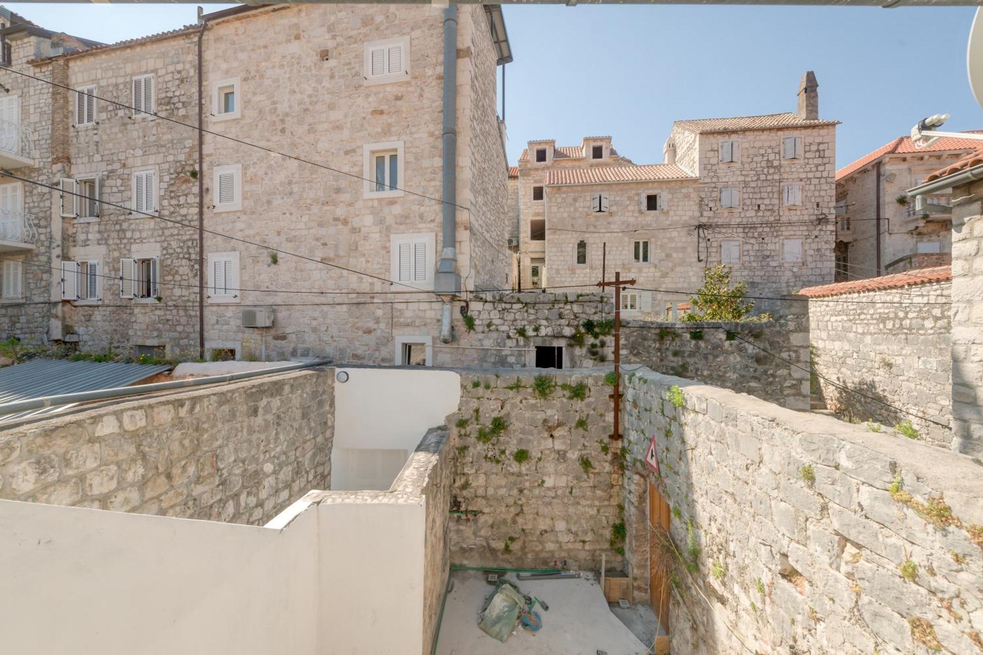 Apartman Tudor 1 *